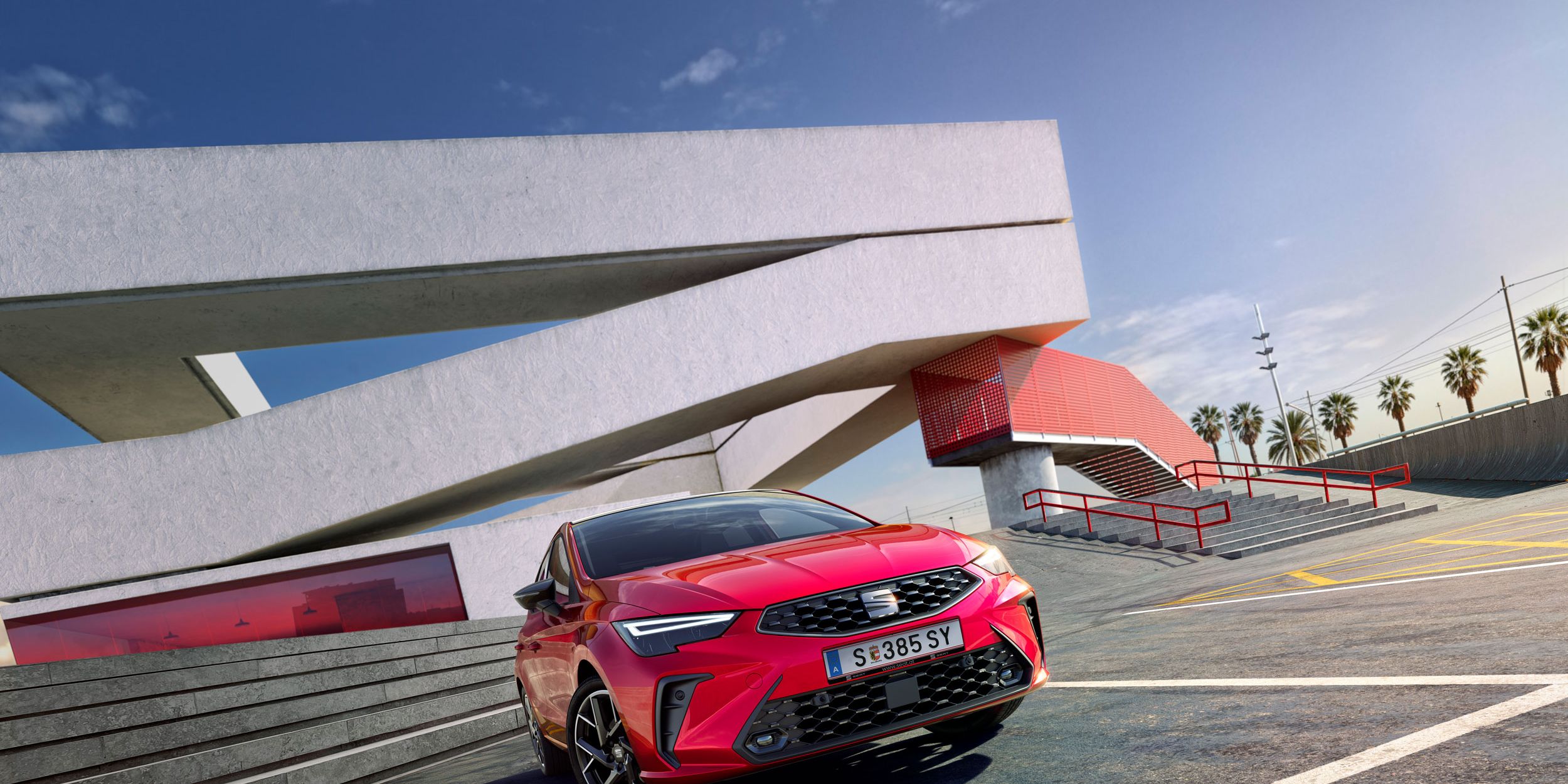 Gesamtansicht eines roten SEAT Ibiza 2025, im Freien geparkt